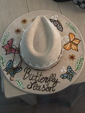 Butterfly Season Embroidered Beige Felt Western Hat